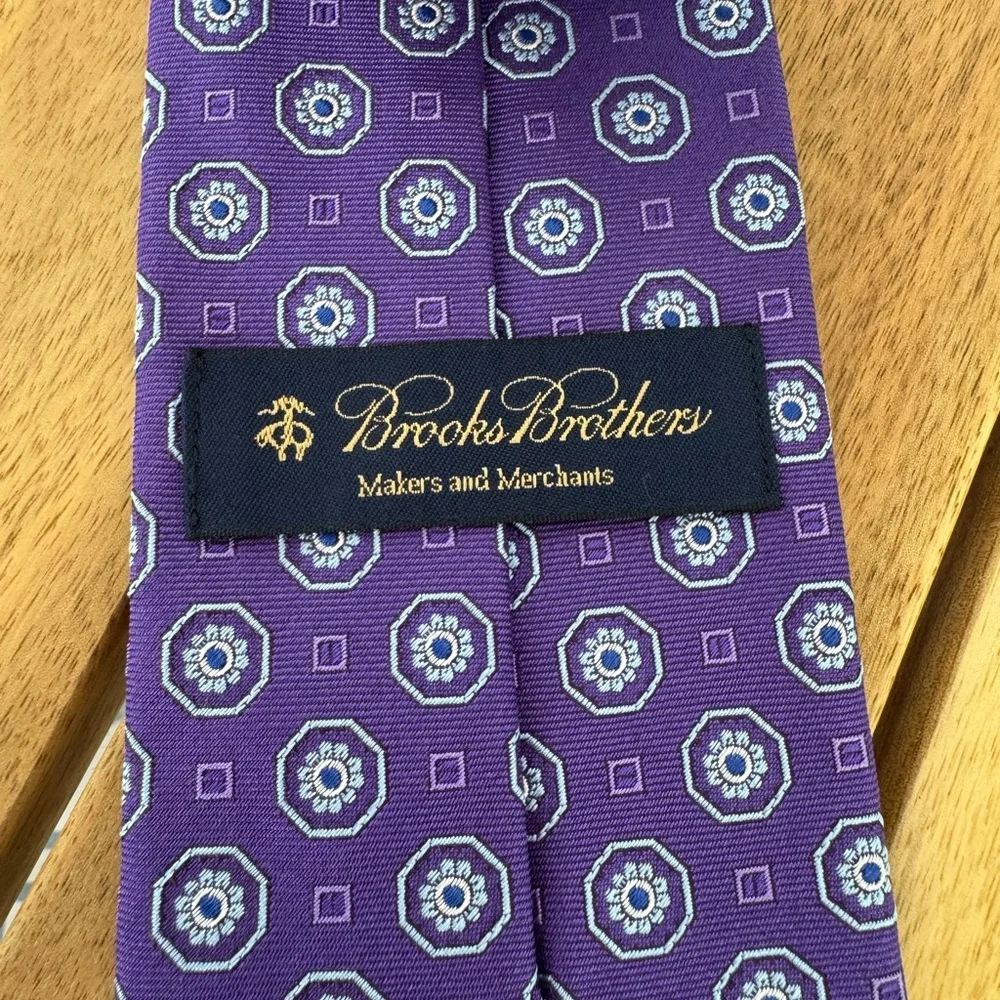Brooks Brothers Purple Medallion Print Silk Tie Classic Preppy Necktie